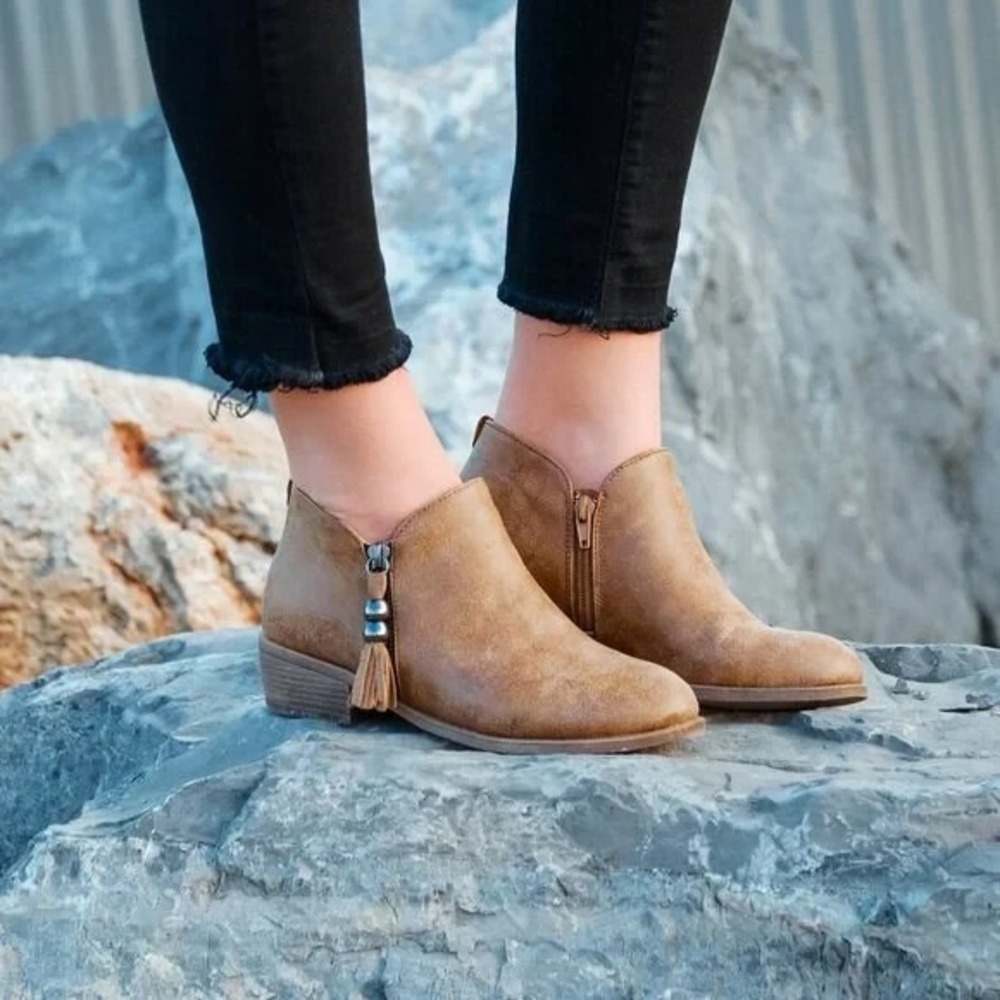 Journee Collection Rimi Booties Tan Suede Cuban‎ Heel Western Boho Women 9
